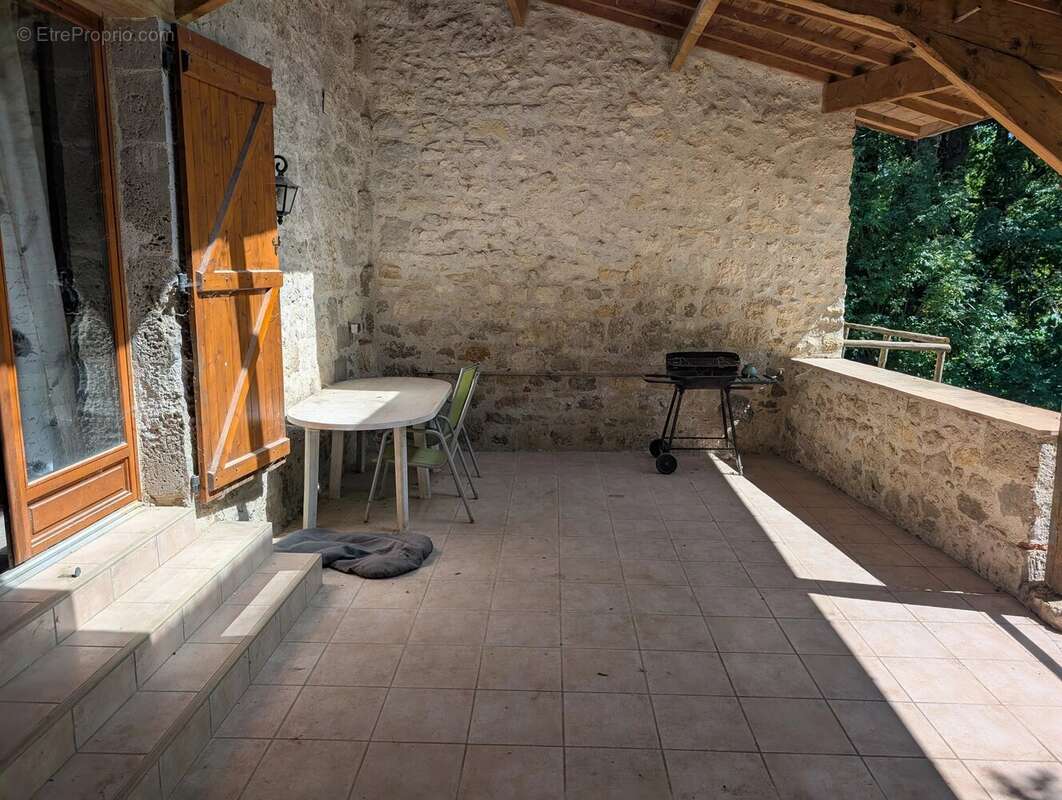 Belle maison en pierre avec gites et piscine - photo 12