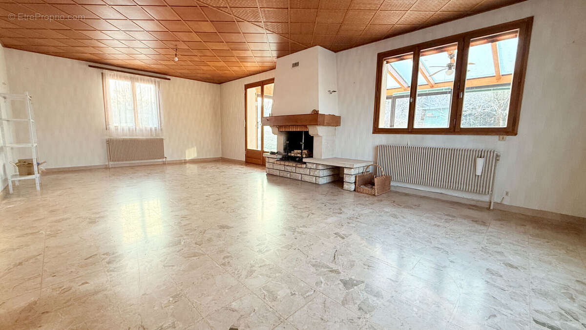 Maison à MENIL-SUR-BELVITTE