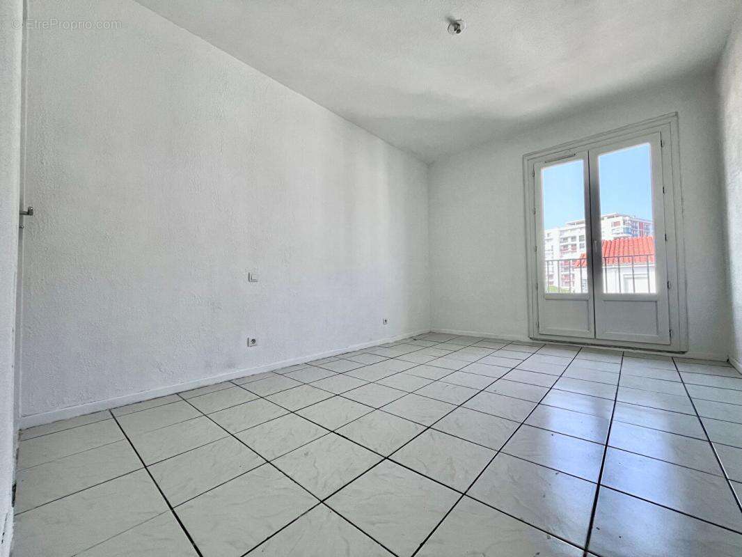 Magnifique appartement T3/T4 de 81 m2 au 4 ème sans ascenseur d'une petite copropriété aux faibles charges - photo 11