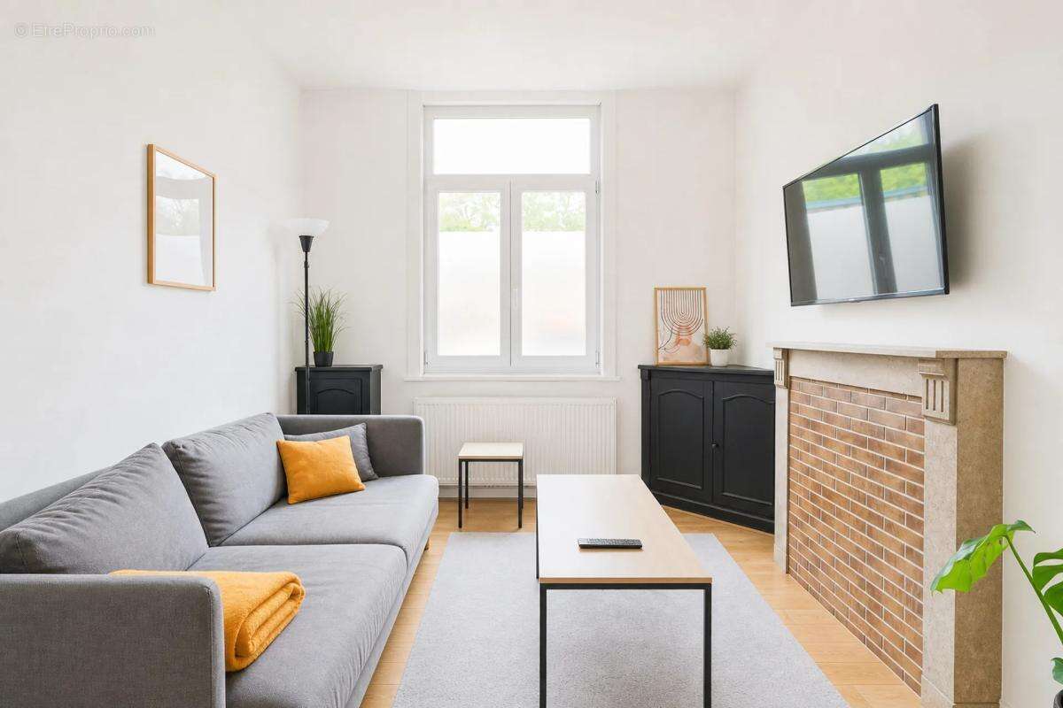 Maison louée 5 pièces 97 m² à Tourcoing - photo 2