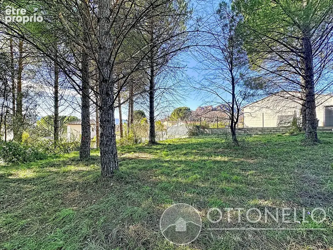 Terrain constructible viabilisé Roquebrune-Sur-Argens 615 m2 - photo 2