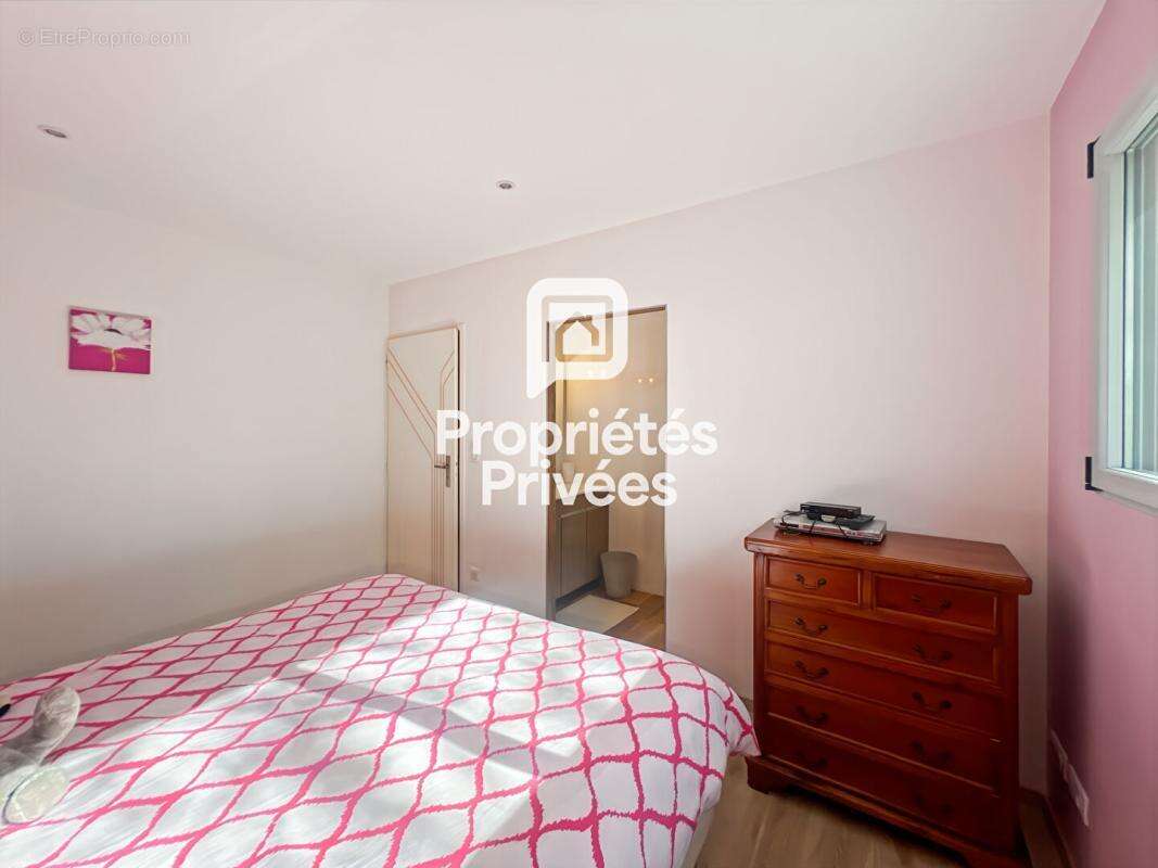 Maison de 200m² avec 4 chambres et piscine - photo 13