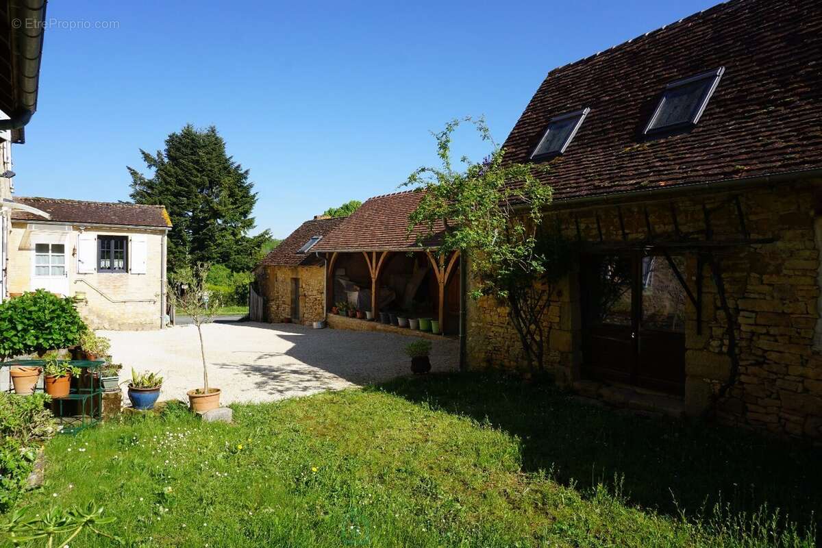 Superbe ensemble immobilier du XIXe siècle situé au coeur de la nature préservée du Périgord vert. - photo 6