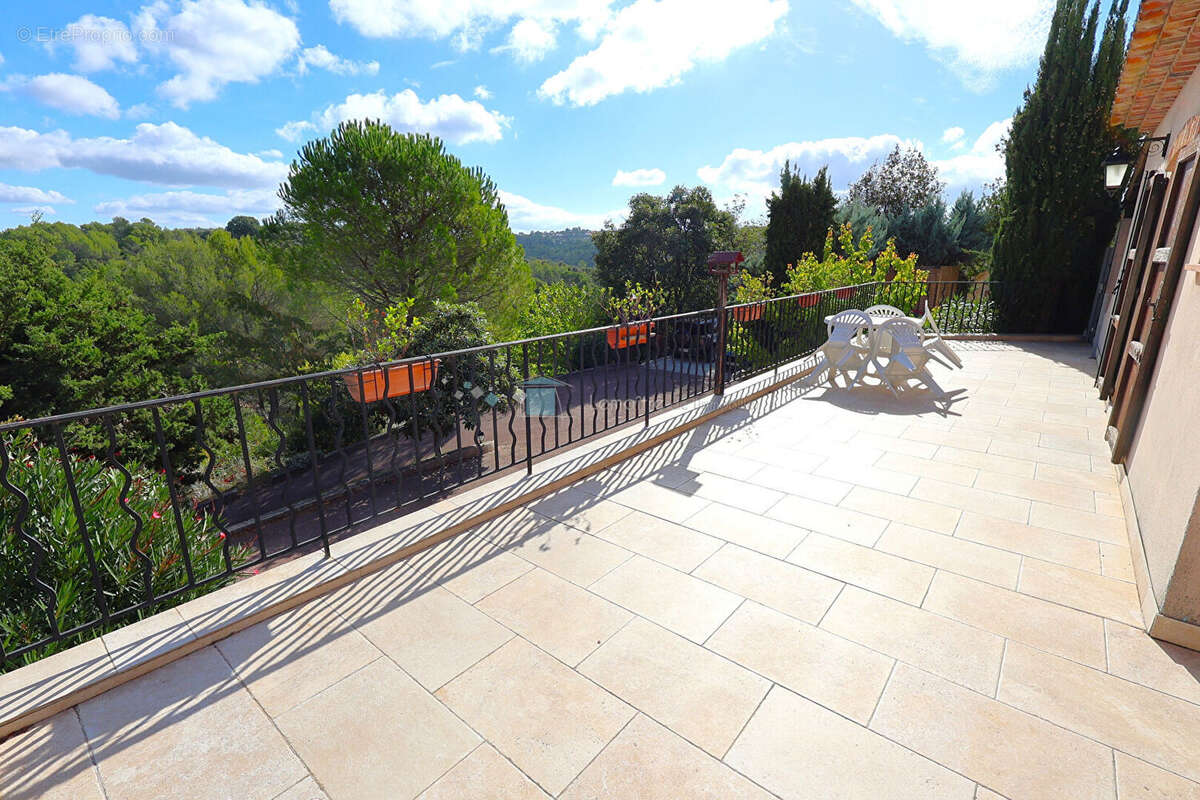 Maison de 176 m² avec piscine et terrain de 2509 m² - photo 17