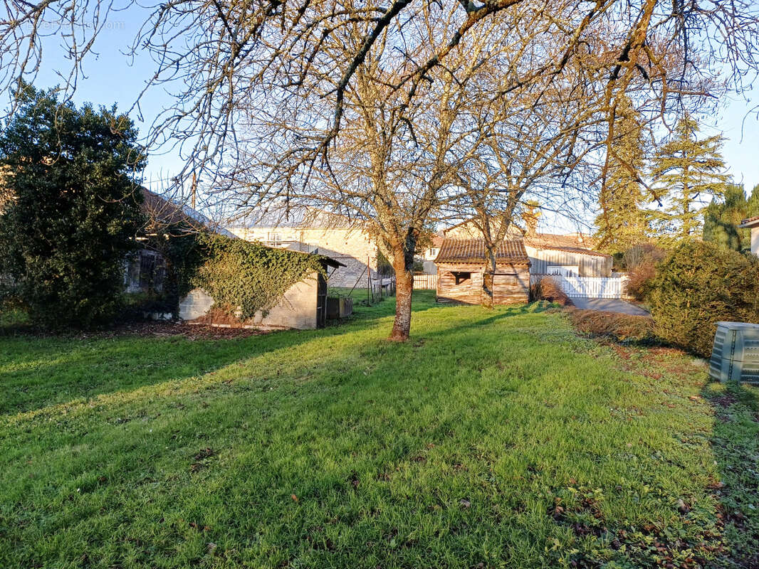 Maison à BAIGNES-SAINTE-RADEGONDE