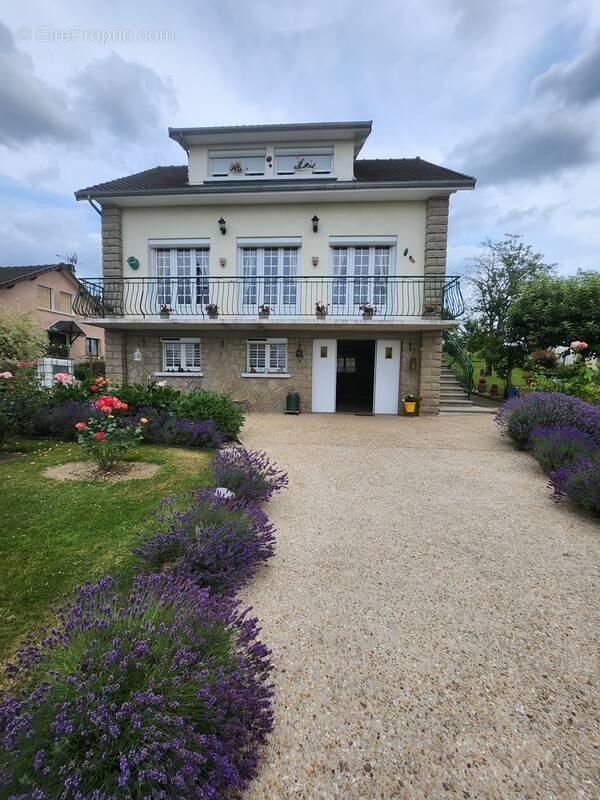 Maison à SAINT-LEONARD-DE-NOBLAT