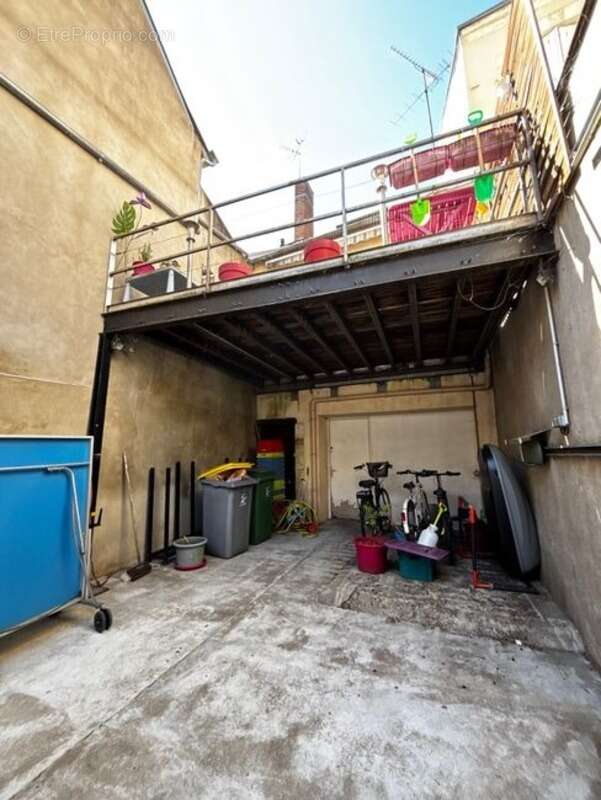 Maison de caractère en hypercentre avec terrasse, cour privative et nombreuses possibilités d'aménagement - photo 13