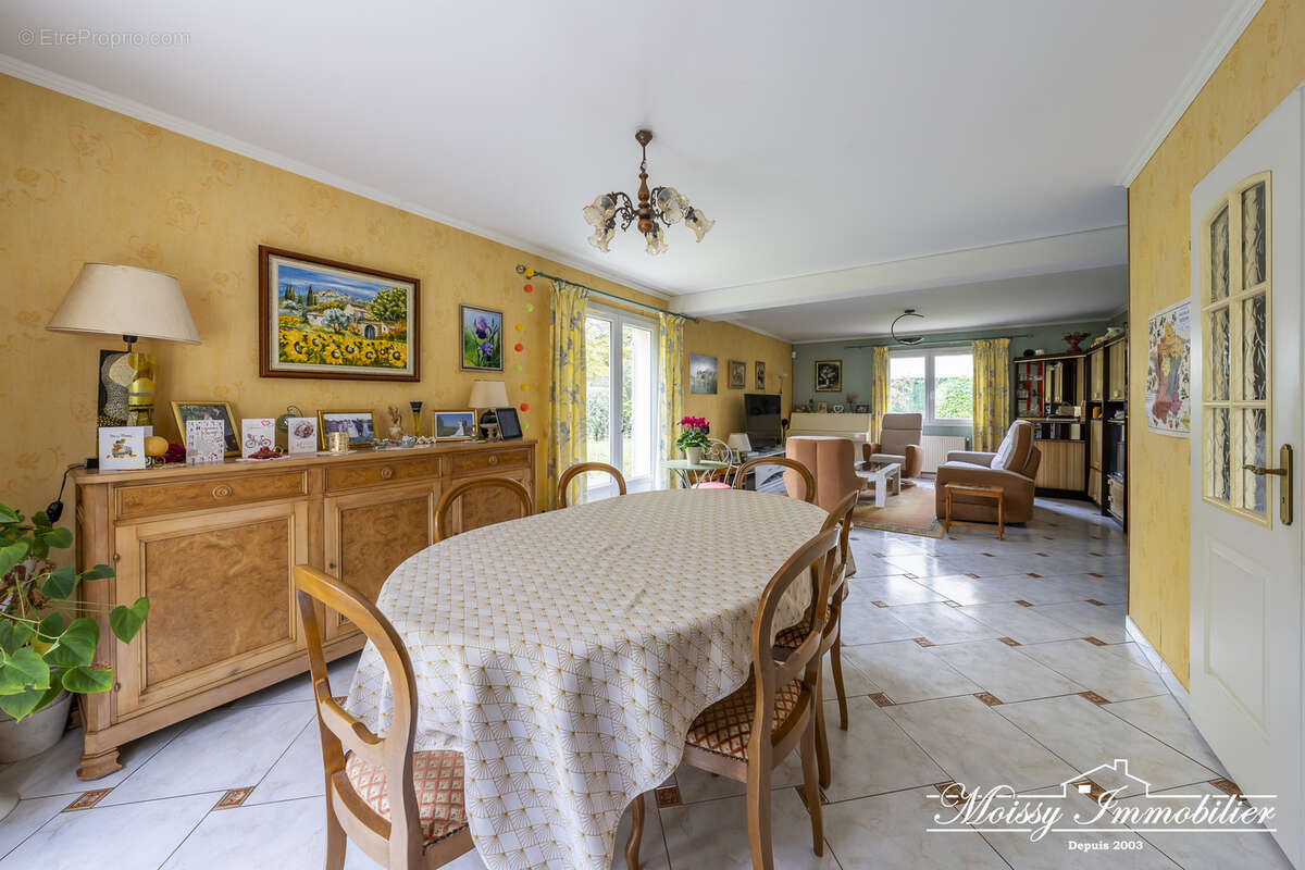 Maison à MOISSY-CRAMAYEL