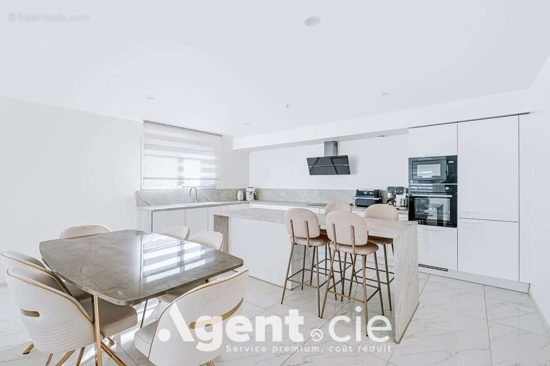 Maison 138 m² à Eterville  - photo 6