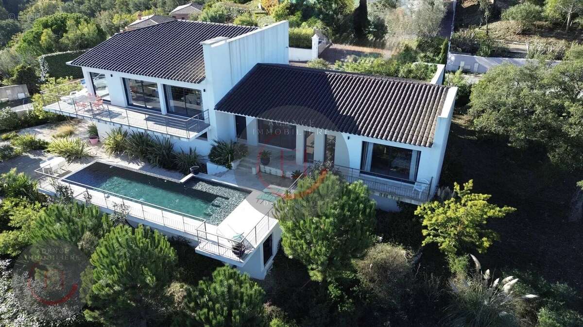 Maison à LES ADRETS-DE-L&#039;ESTEREL