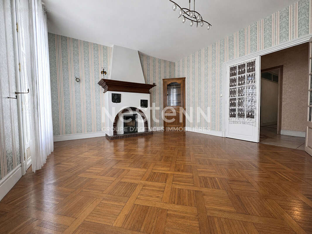 Proche Centre-Ville : Maison de 155m² 4 chambres avec jardin et cave - photo 2