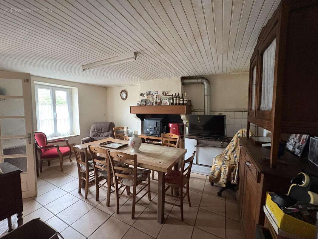 Maison à PEYRAT-LE-CHATEAU