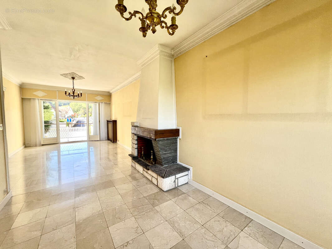 Maison à LA VILLE-DU-BOIS