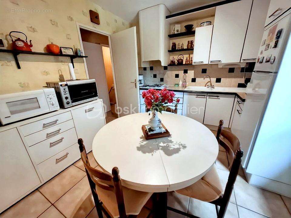 Maison avec annexes + grand parking idéal activité pro ou artisan - photo 9