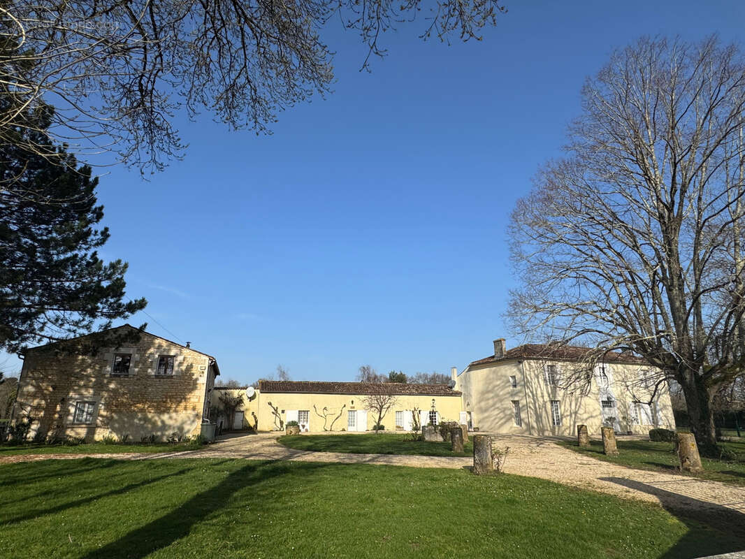 Maison à SAINT-SIGISMOND-DE-CLERMONT