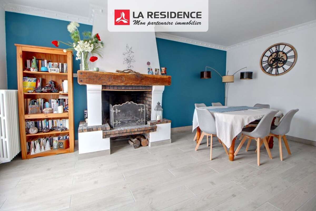 Maison à LES CLAYES-SOUS-BOIS