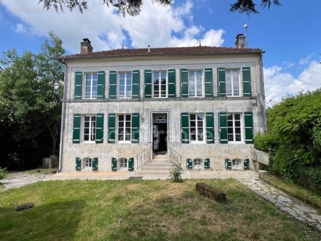 Maison à BUSSAC-SUR-CHARENTE