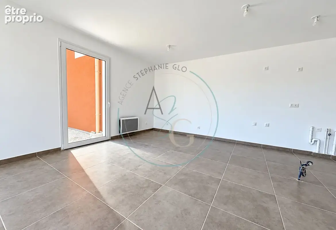 COGOLIN - Appartement 3 pièces avec jardin et parking - Résidence neuve avec piscine - photo 3