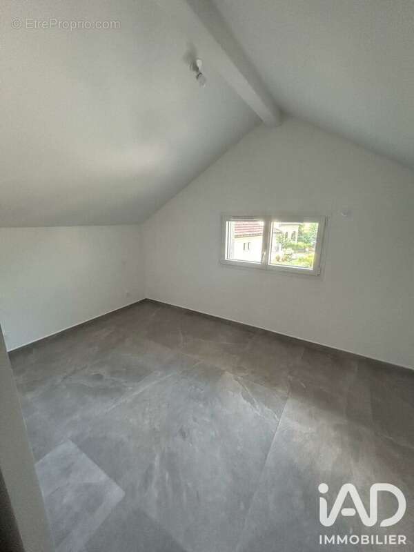Maison 174 m² à Saint-Avre  - photo 8