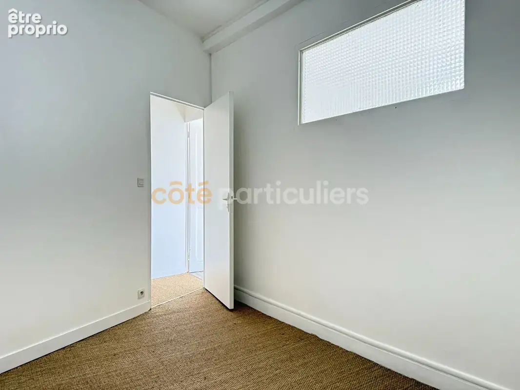A VENDRE- LAVAL - Maison 2 Chambres - photo 6