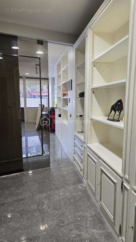 Commerce à PARIS-16E