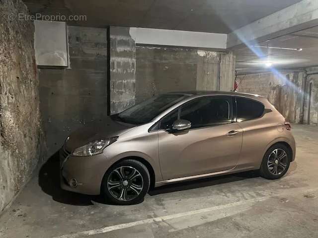 Parking à PARIS-16E