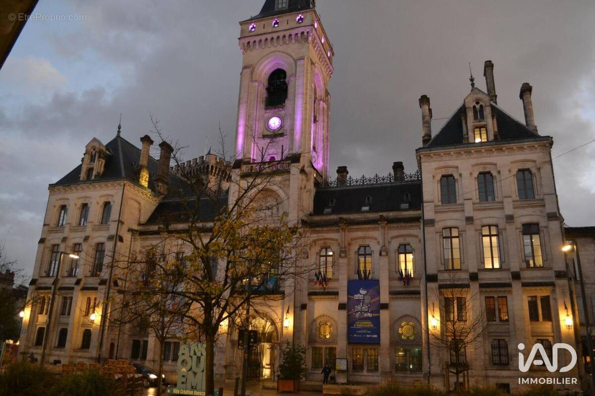 Photo 1 - Commerce à SOYAUX