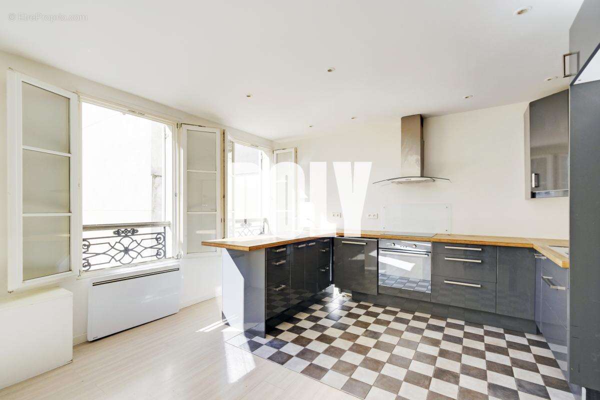 Appartement à PARIS-18E