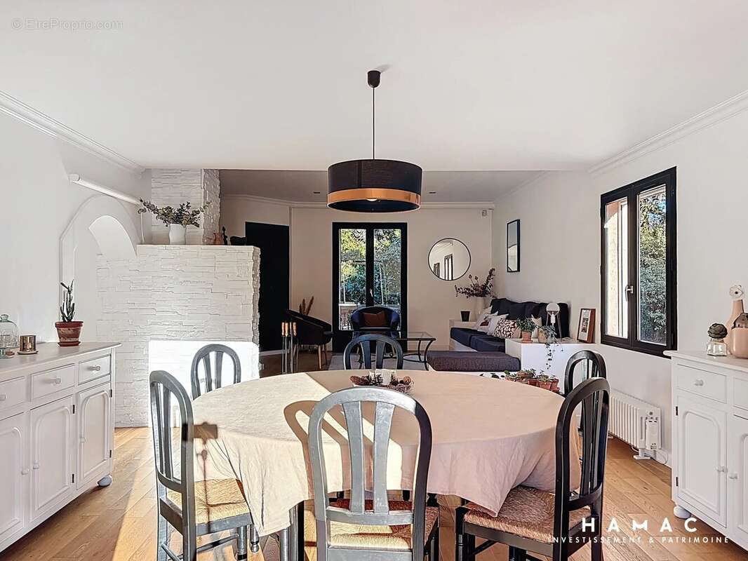 Maison à GREZIEU-LA-VARENNE