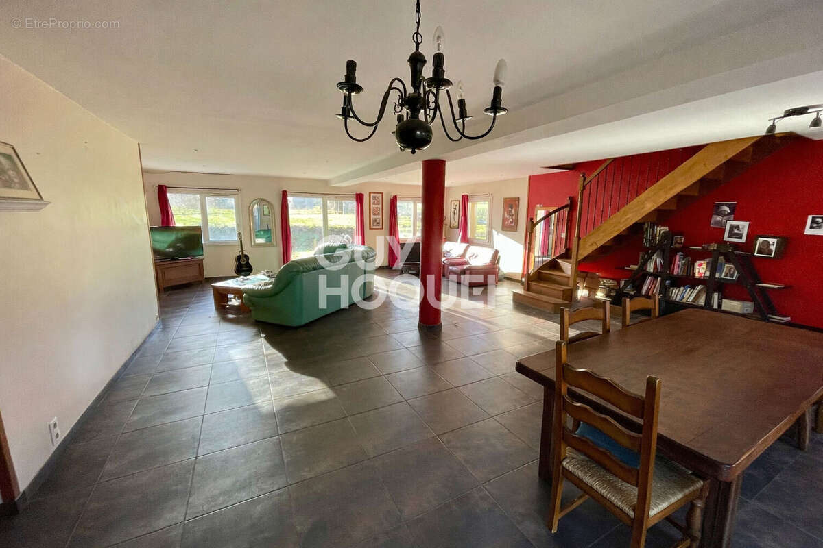 Maison à BAGUER-MORVAN