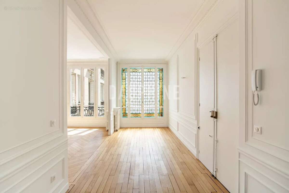 Appartement à PARIS-14E