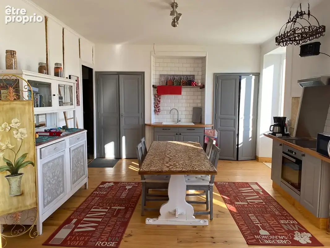 A deux pas de la Cité Médiévale, Maison de maître 350 m² - photo 9