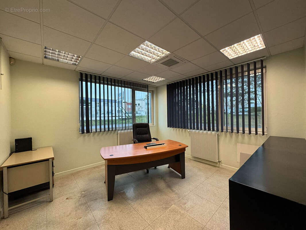 Bâtiment d'activité avec bureaux - 2245 m² - Zone Reims/Tinqueux - photo 9