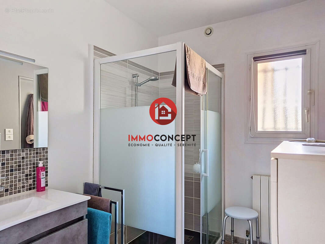 Maison 127 m² à Roquemaure  - photo 6