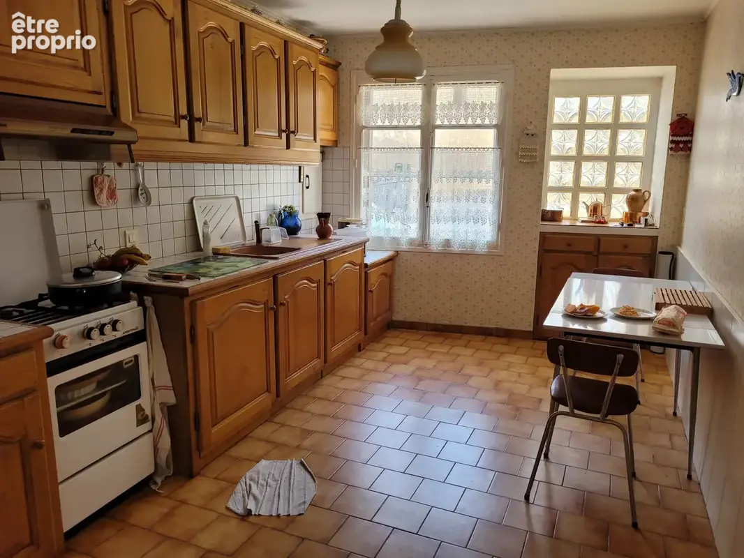 Salles d'Aude Maison Vigneronne de type 7 sur 3 niveaux et disposant d'une remise de 70 m2, d'une cour. - photo 5