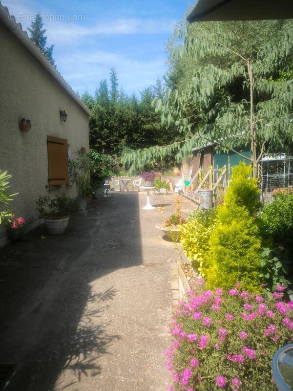 2 VILLAS  avec beau terrain et piscine - photo 19