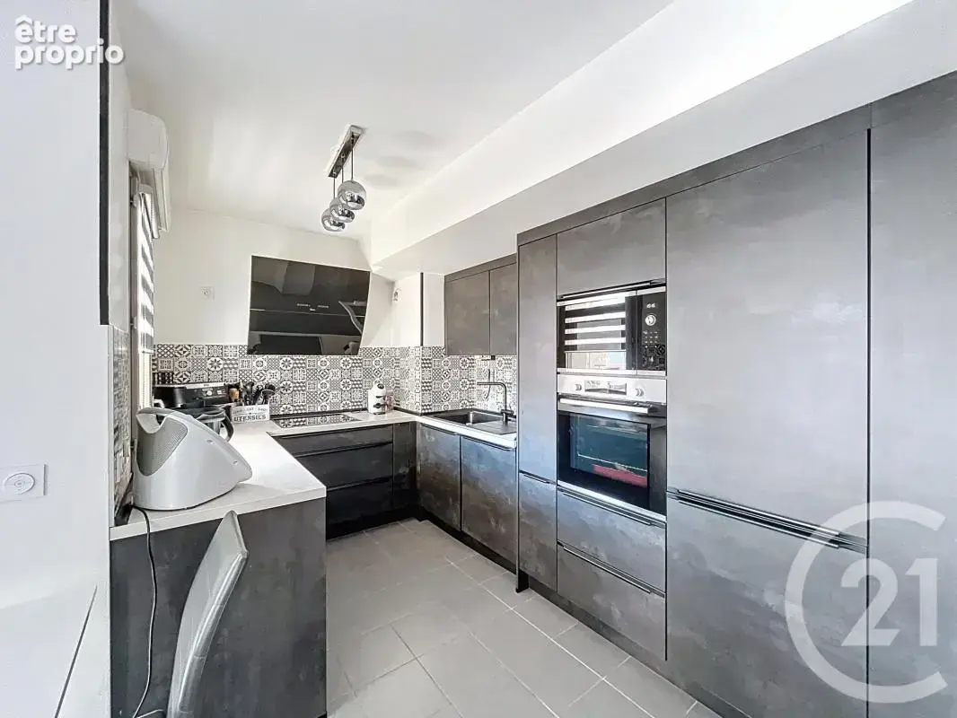 Appartement 83 m² à Saint-Priest  - photo 9