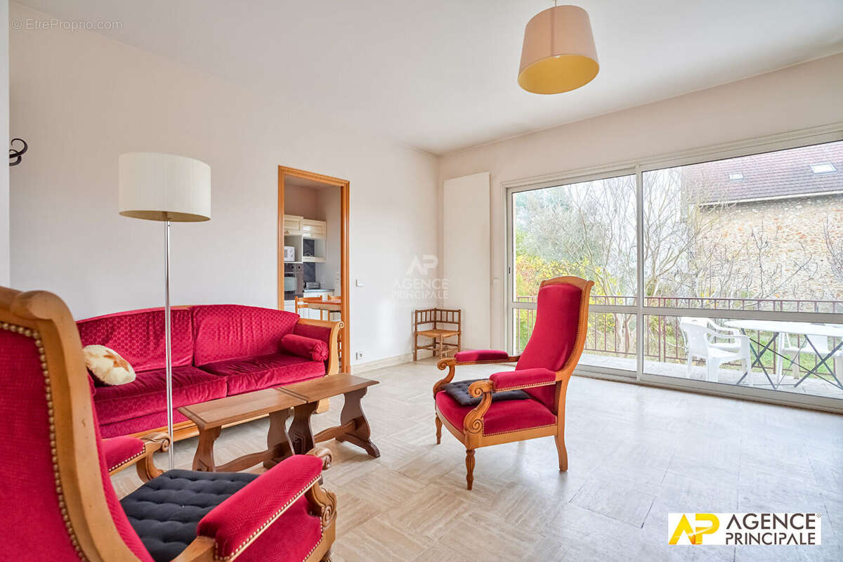 Maison à LE MESNIL-LE-ROI