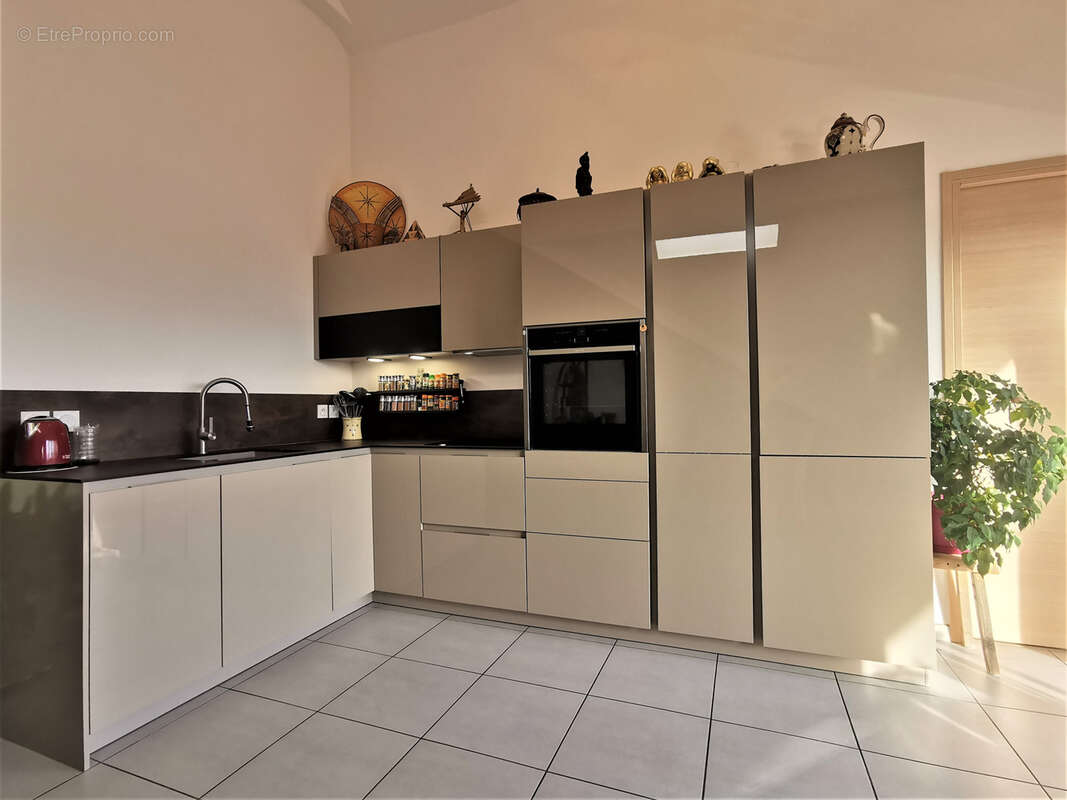 Appartement à POISY