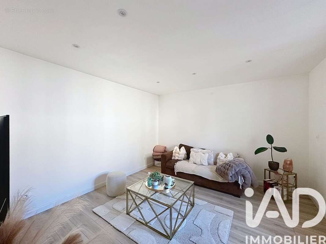 Maison 81 m² à Jonquieres-Saint-Vincent  - photo 4