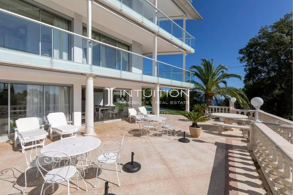 Cannes - Californie : Villa contemporaine avec vue mer panoramique - photo 2