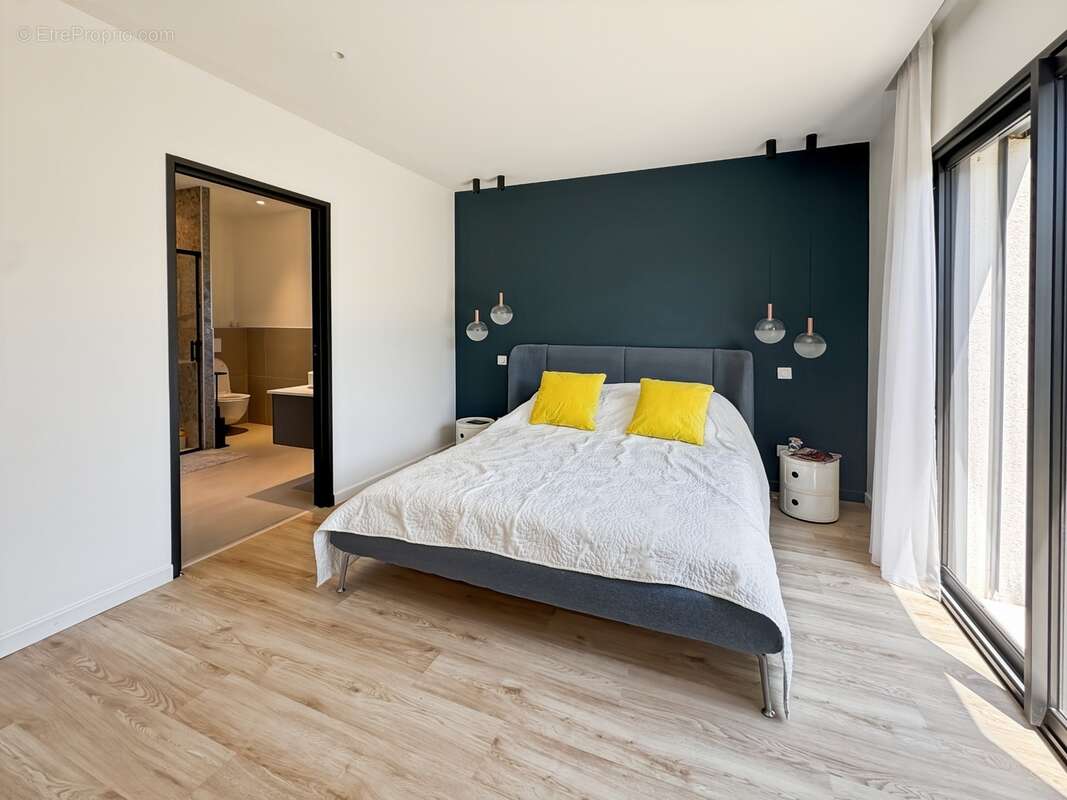 Maison d'architecte + T1bis d'exception à vendre au centre de DIVONNE LES BAINS - photo 6