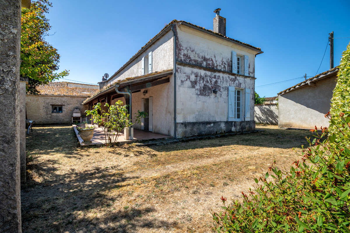 Maison à CORME-ROYAL