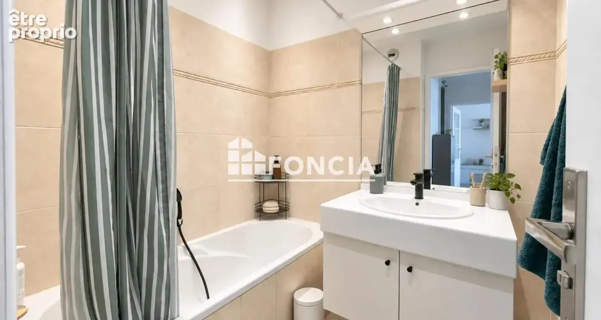 Centre ville frejus - t2 residence recente - garage - photo 6