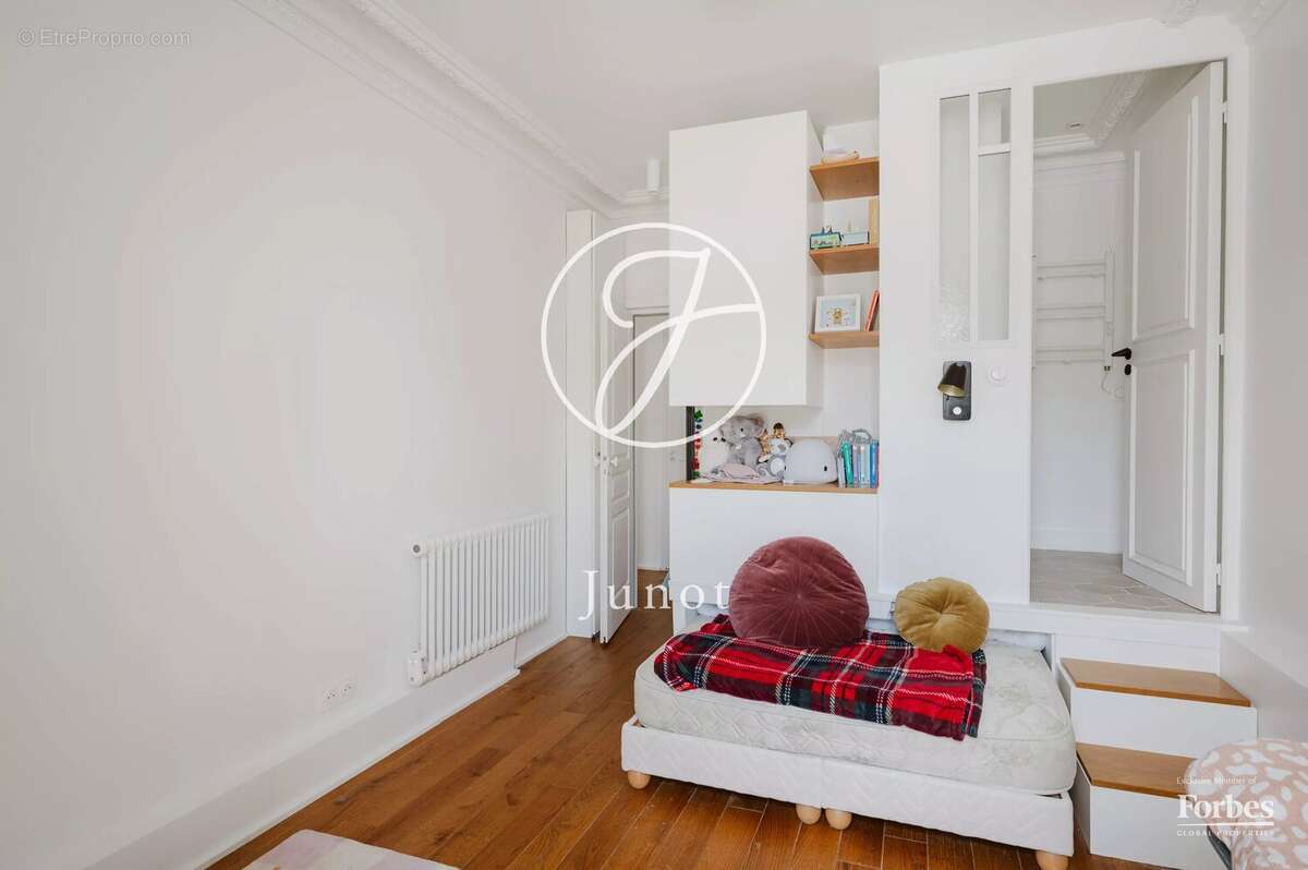 Paris 16e - JASMIN / AUTEUIL - Appartement - 5 pièces - 136.36m² Carrez - 3 chambres - photo 18