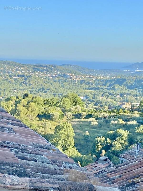 Maison à CHATEAUNEUF-GRASSE