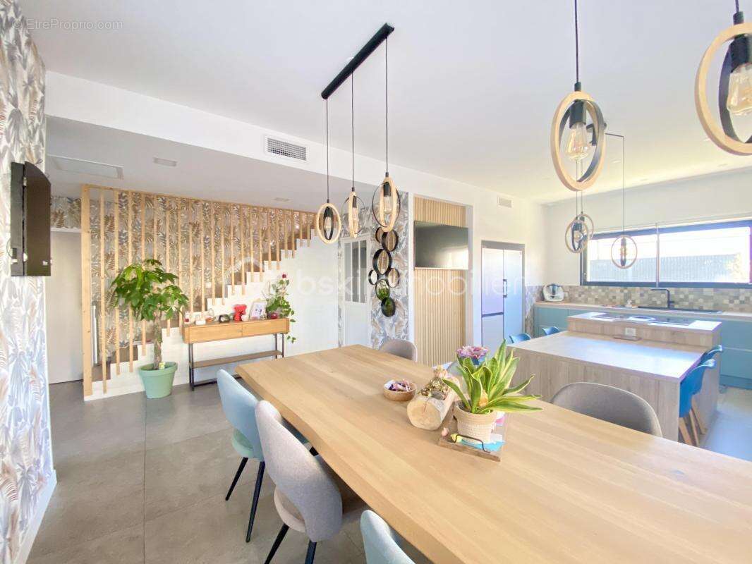 Maison à MONTELIMAR