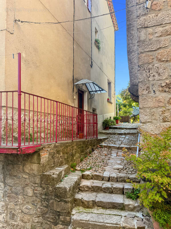 Maison à ANTRAIGUES-SUR-VOLANE