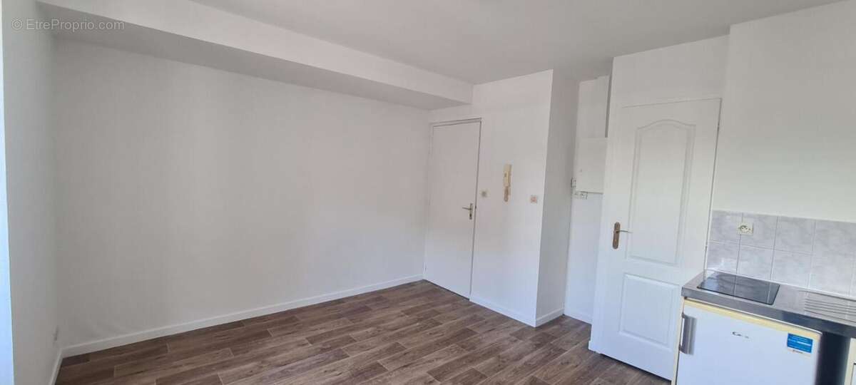 Appartement Nantes 1 P . 16.11 M² . Salle d'eau avec toilettes - photo 4