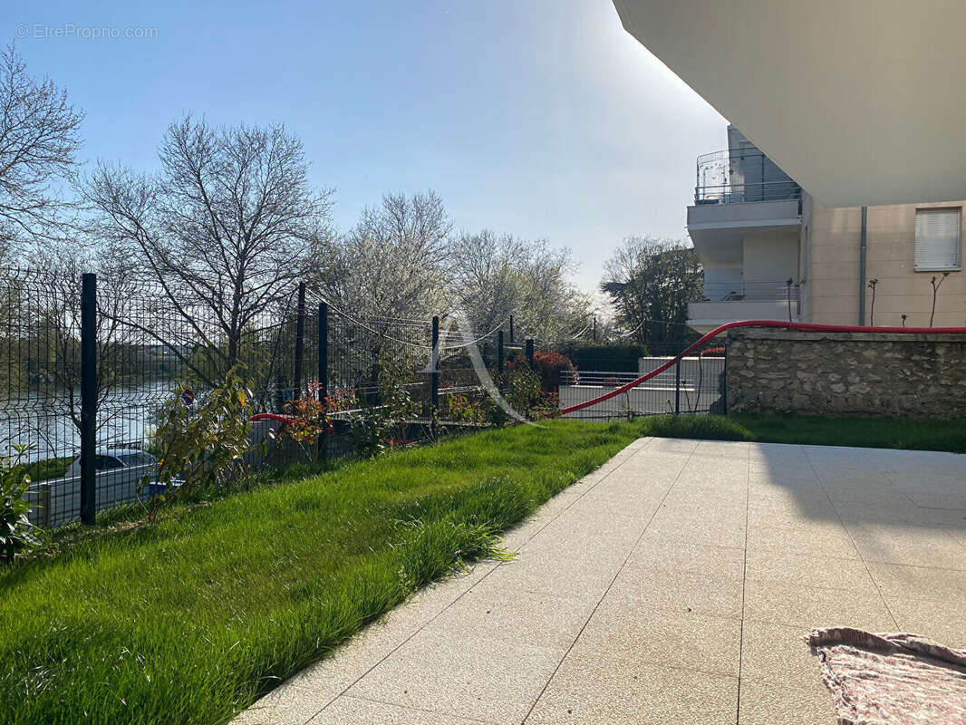 Appartement à SAINT-JEAN-DE-LA-RUELLE